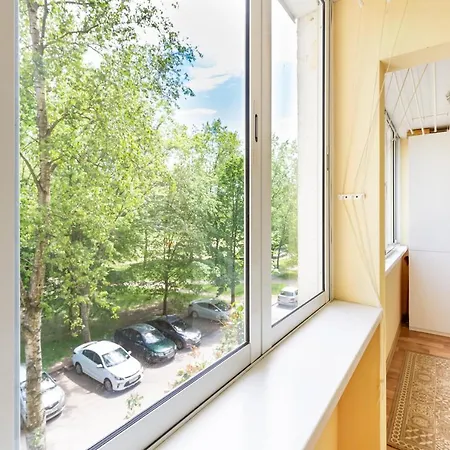 Cozy Near Metro